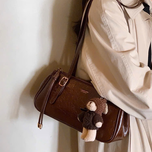 Túi Xách Nữ Hộp Da Bóng Phối Charm Gấu
