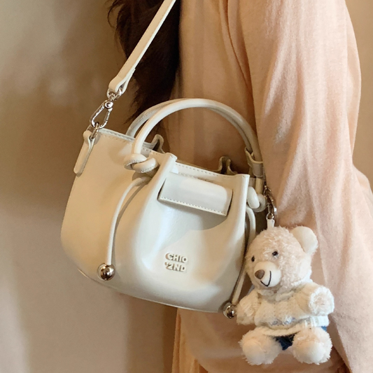 Túi Xách Nữ Kiểu Da Nhún Phối Charm Gấu