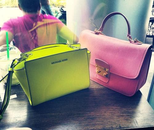 Các sao “mê mệt” túi Michael Kors giá rẻ