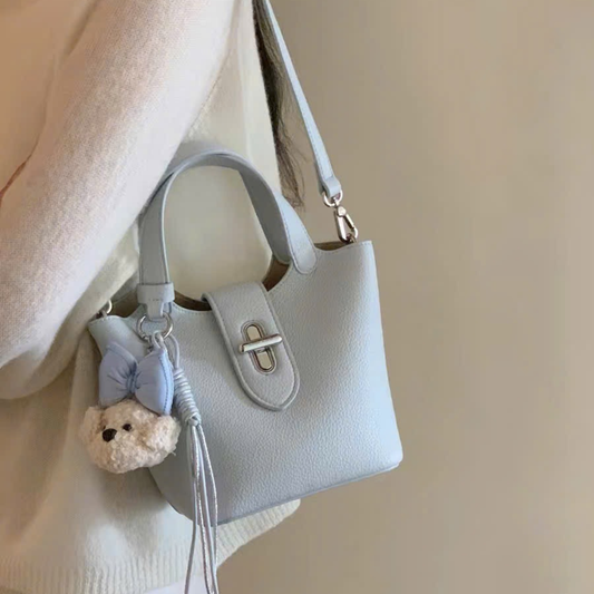 Túi Xách Nữ Da Hạt Kiểu Xô Phối Charm Gấu