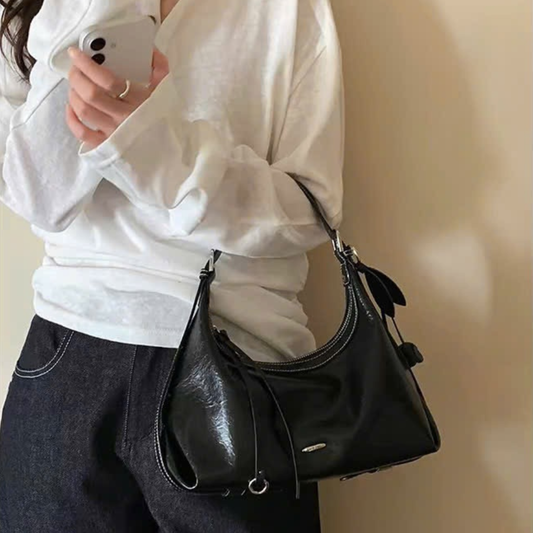 Túi Xách Nữ Da Kiểu Hobo Trơn Phối Charm