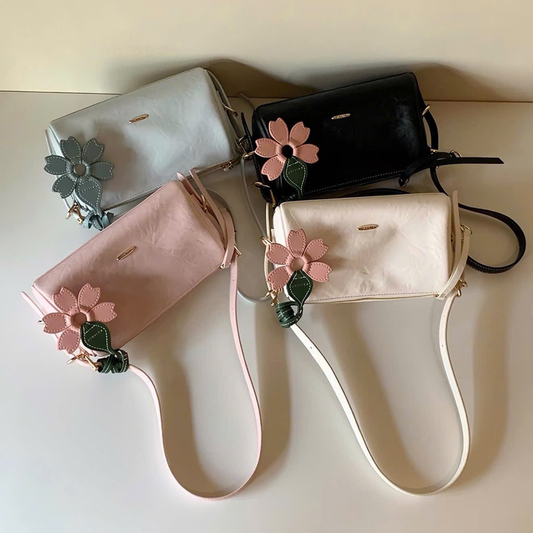 Túi Xách Nữ Dáng Trống Phối Charm Nơ