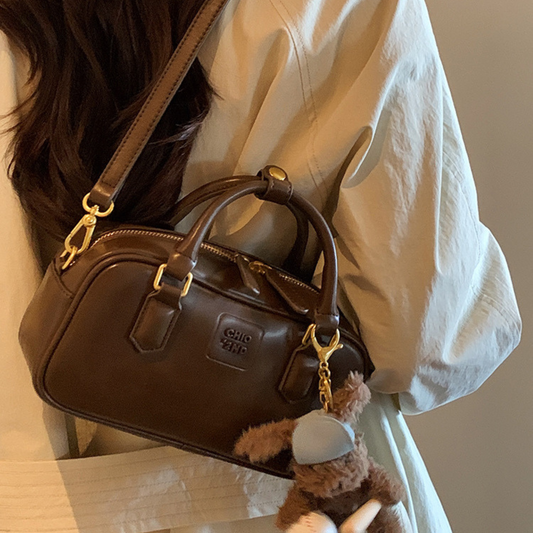 Túi Xách Nữ Hộp Da Phối Charm Gấu Bóng Chày