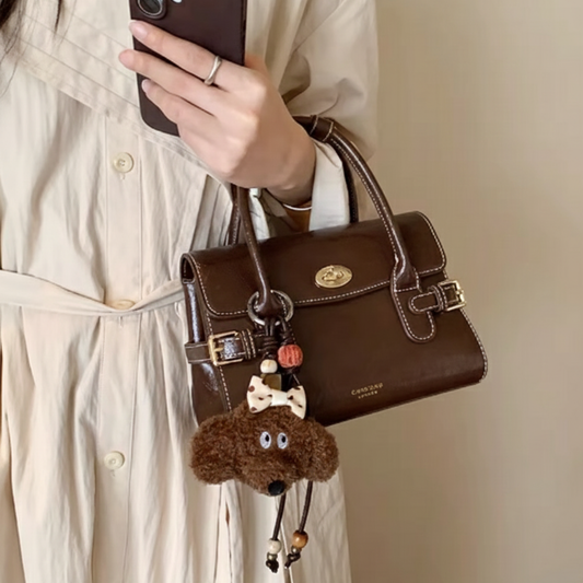 Túi Xách Nữ Hộp Nắp Gập Cổ Điển Phối Charm Gấu