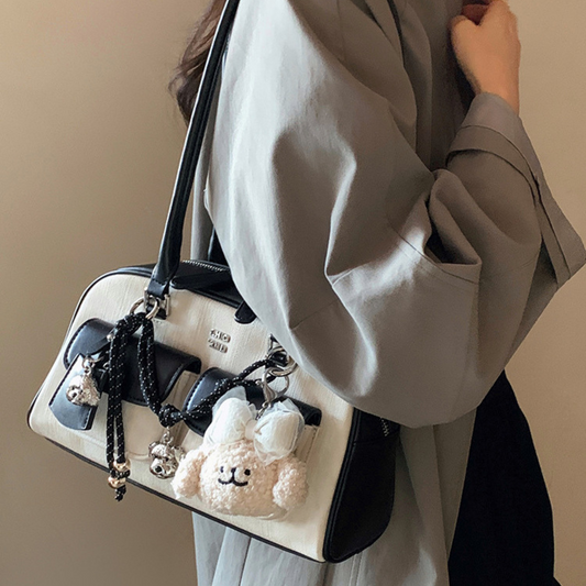 Túi Xách Nữ Hộp Viền Da Phối Charm Gấu