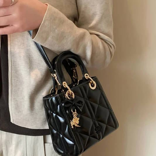 Túi Xách Nữ Hộp Vuông Phối Charm Nơ