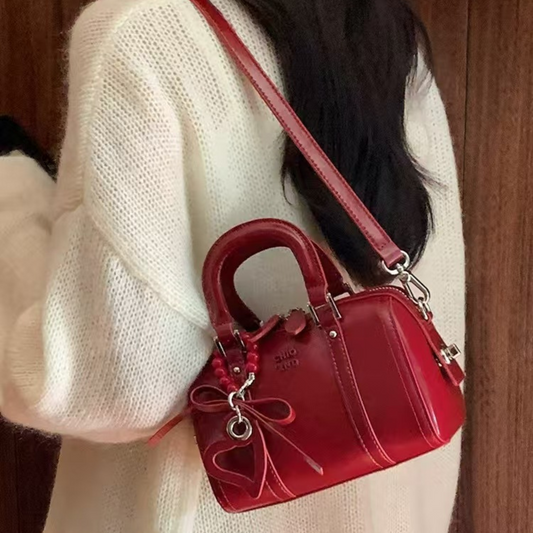 Túi Xách Nữ Kiểu Trống Phối Charm Trái Tim