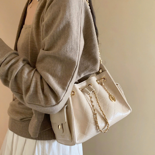 Túi Xách Nữ Ô Trám Dây Rút Phối Charm Xu